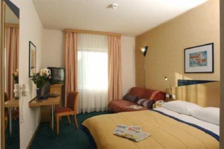 Отель Holiday Inn Express Geneva Airport в Женева - Швейцария