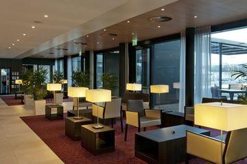 Отель Holiday Inn Express Zurich Airport в Цюрих - Швейцария