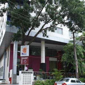 отель 37th Crescent Hotel