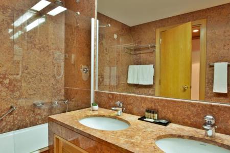 Отель Ramada by Wyndham Lisbon в Лиссабон - Португалия