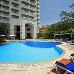 отель Waterfront Suites Phuket by Centara