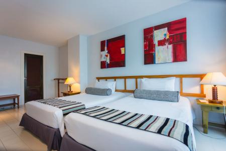 Отель Waterfront Suites Phuket by Centara в пляж Карон - Таиланд