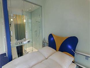 Innside by Melia Bremen