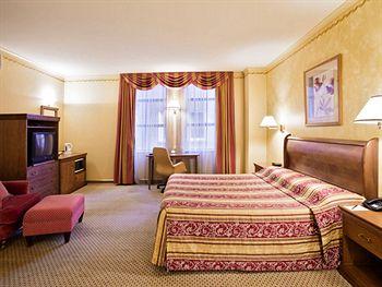 Grand Chancellor Adelaide on Currie