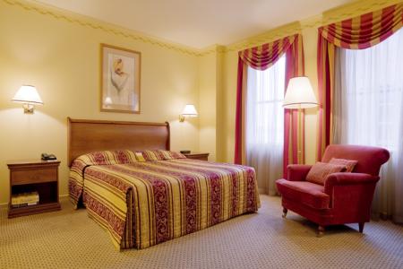 Grand Chancellor Adelaide on Currie