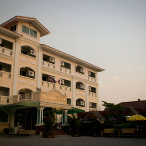 отель Convenient Resort Suvarnabhumi Airport