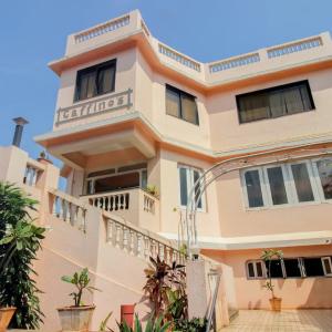 отель Gaffinos Beach Resort