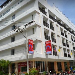 отель Issara Patong Beach
