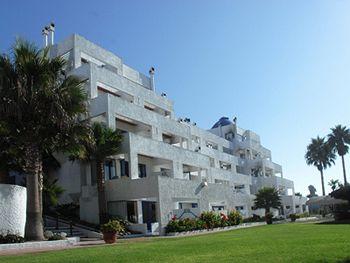 Las Rocas Resort & Spa