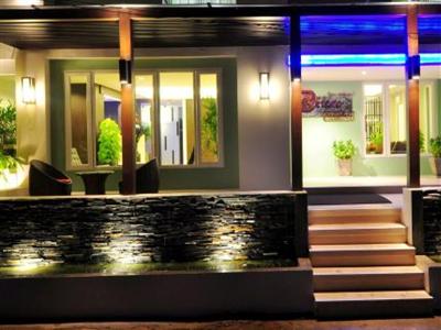 Отель OYO 241 Ratana Hotel Sakdidet в Пхукет - Таиланд