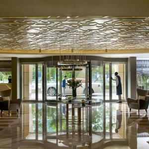 отель Two Seasons Hotel & Apartments