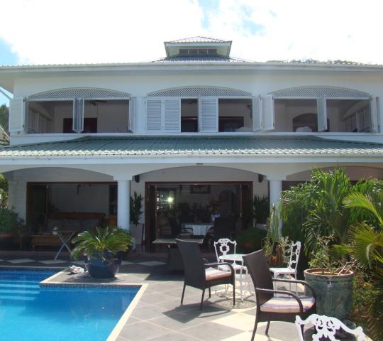 отель Le Bonheur Luxury Villa