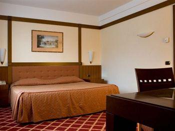 Отель NH Villa Carpegna в Рим - Италия