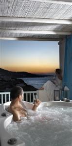 Bill & Coo Suites And Lounge