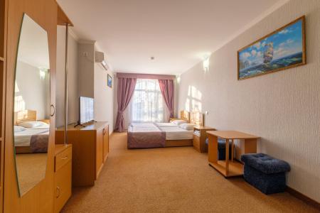 Отель Феодосия (ул. Пушкина) в Феодосия - Россия