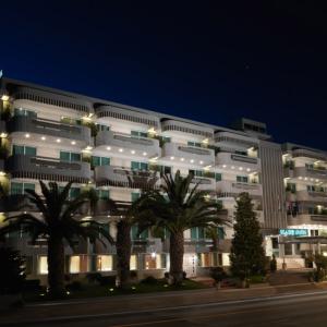 отель Blazer Suites