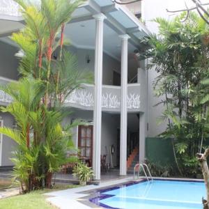 отель Roy Villa Beach Hotel