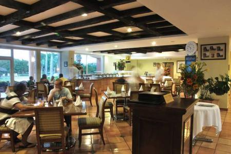 Embassy Suites Los Marlins Hotel & Golf Resort