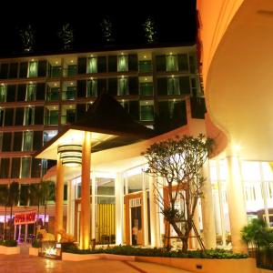 отель Aiyara Grand Hotel