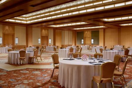 Отель The Ritz-Carlton Dubai International Financial Centre в Бур Дубай - ОАЭ