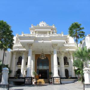 отель The Grand Palace Hotel Malang