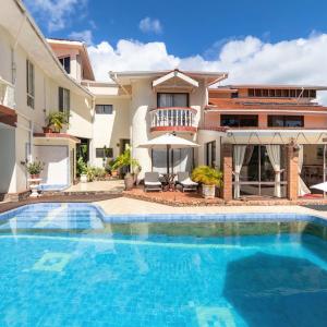 отель Carana Hilltop Villa