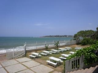 Отель Peacock Beach Hotel в Хамбантота - Шри-Ланка