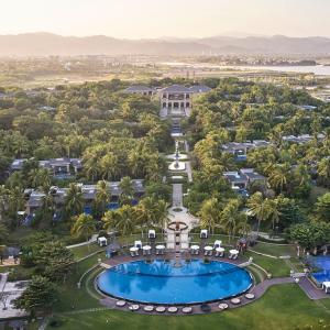 отель Wanda Reign Resort & Villas