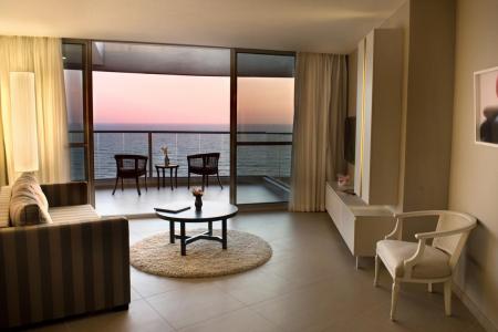 Ramada Hotel & Suites