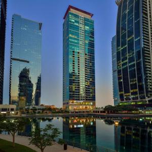 отель Oaks Liwa Heights Dubai