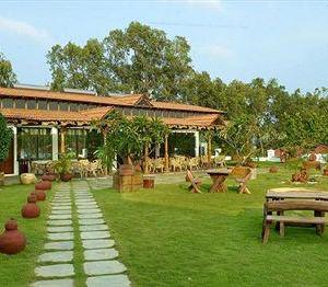 отель Chariot Beach Resort