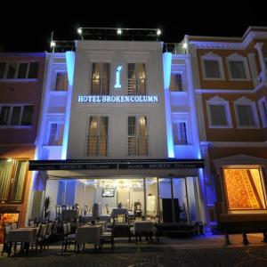 отель Hotel Broken Column