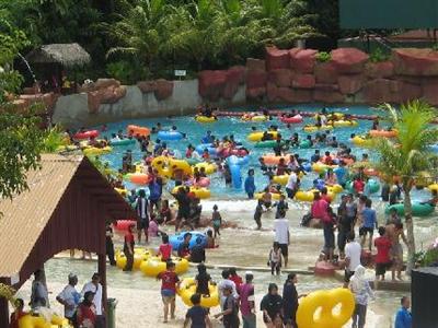 Bukit Merah Laketown Resort