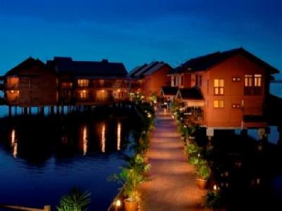 Bukit Merah Laketown Resort