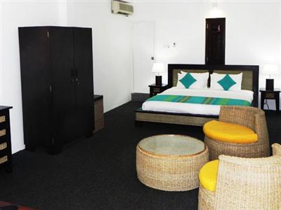 Отель St. Lachlan Hotel & Suites в Негомбо - Шри-Ланка