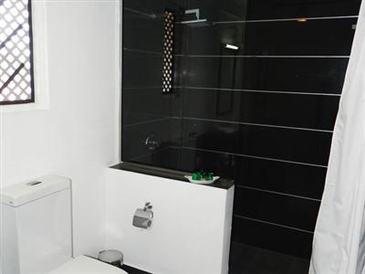 Отель St. Lachlan Hotel & Suites в Негомбо - Шри-Ланка