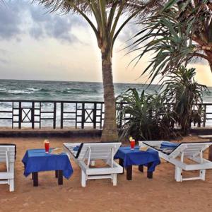 отель Dalawella Beach Resort