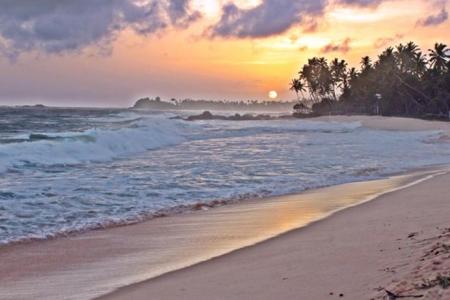 Отель Dalawella Beach Resort в Унаватуна - Шри-Ланка