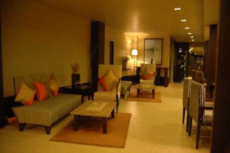 JuSTa on Necklace Road