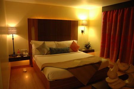 JuSTa on Necklace Road