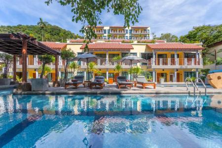 Отель By The Sea Phuket Beach Resort в пляж Панва - Таиланд