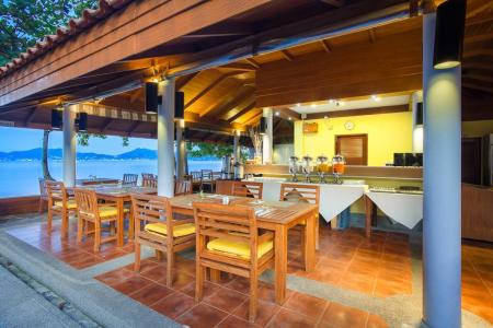 Отель By The Sea Phuket Beach Resort в пляж Панва - Таиланд