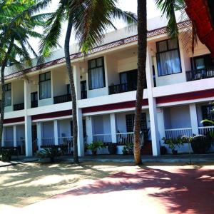 отель Beach & Lake Ayurvedic Resort