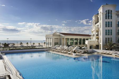 Las Arenas Balneario Resort