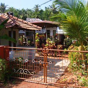 Отель V & M Calisto Guest House в Мандрем - Индия