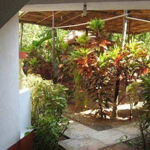 Отель V & M Calisto Guest House в Мандрем - Индия