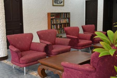 Отель The Little Mermaid Guesthouse & Restaurant в пляж Карон - Таиланд