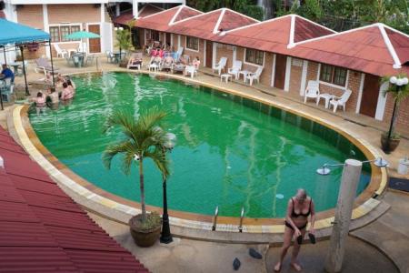 Отель The Little Mermaid Guesthouse & Restaurant в пляж Карон - Таиланд