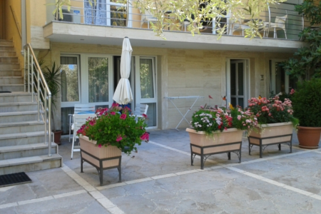 Отель Sara Lux в Свети Стефан - Черногория