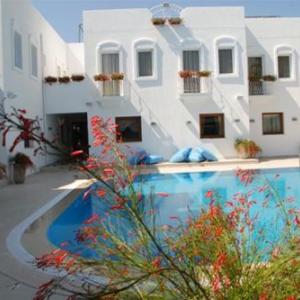 отель The Corner Hotel